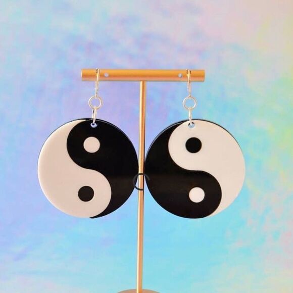 𝅺ying yang drop earrings - Picture 1 of 3